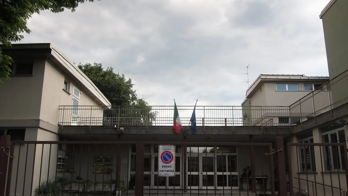 Ingresso di una scuola media